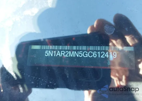 2016 Nissan Pathfinder Platinum/S/Sl/Sv z USA, uszkodzony, nr VIN 5N1AR2MN5GC612419